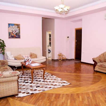 יירבאן Apartment On 11 Amiryan Street מראה חיצוני תמונה