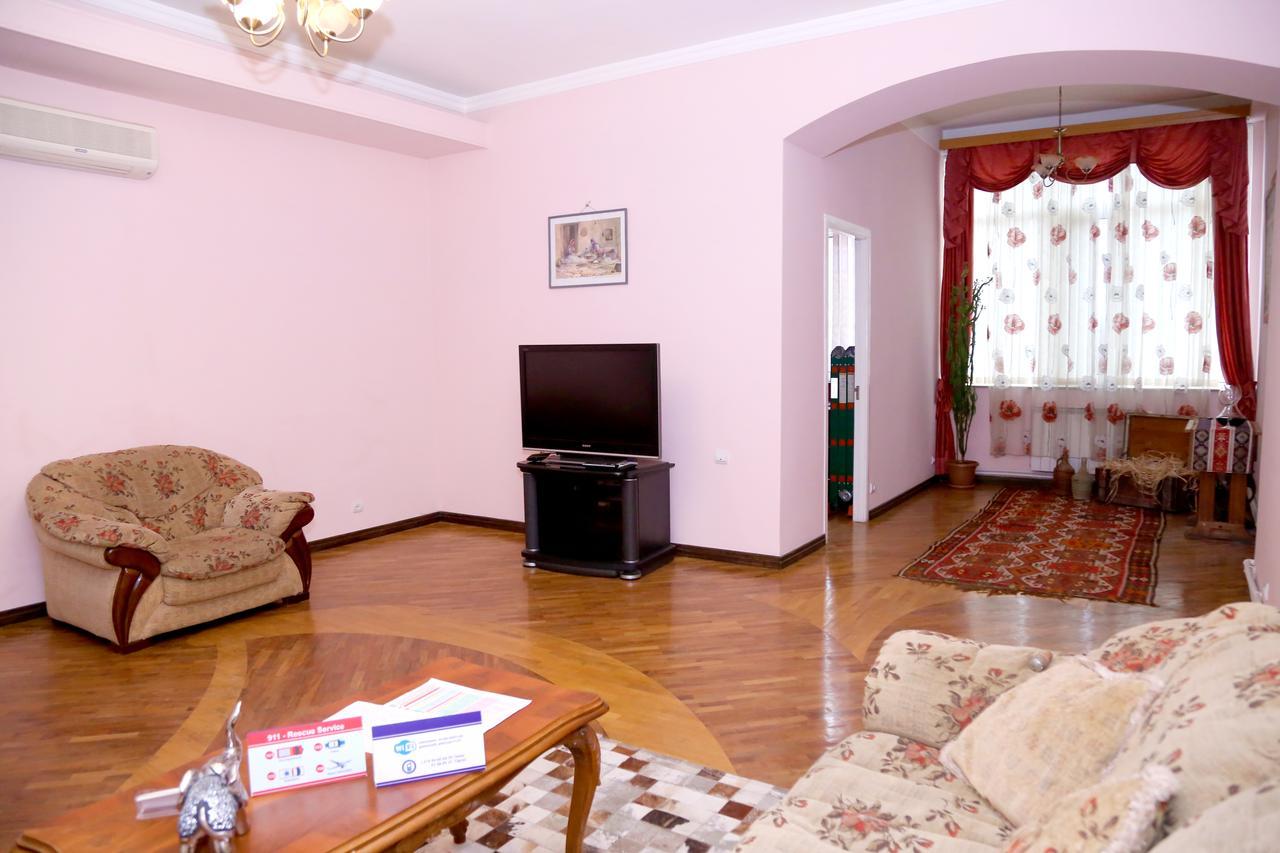 יירבאן Apartment On 11 Amiryan Street מראה חיצוני תמונה