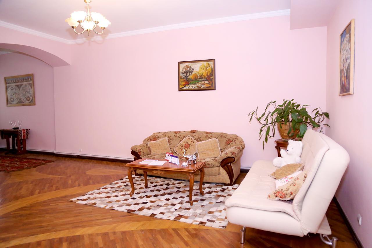 יירבאן Apartment On 11 Amiryan Street מראה חיצוני תמונה