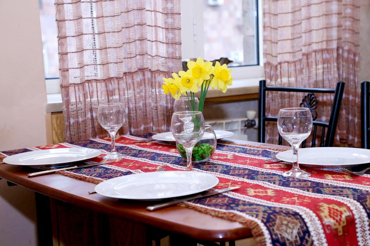 יירבאן Apartment On 11 Amiryan Street מראה חיצוני תמונה